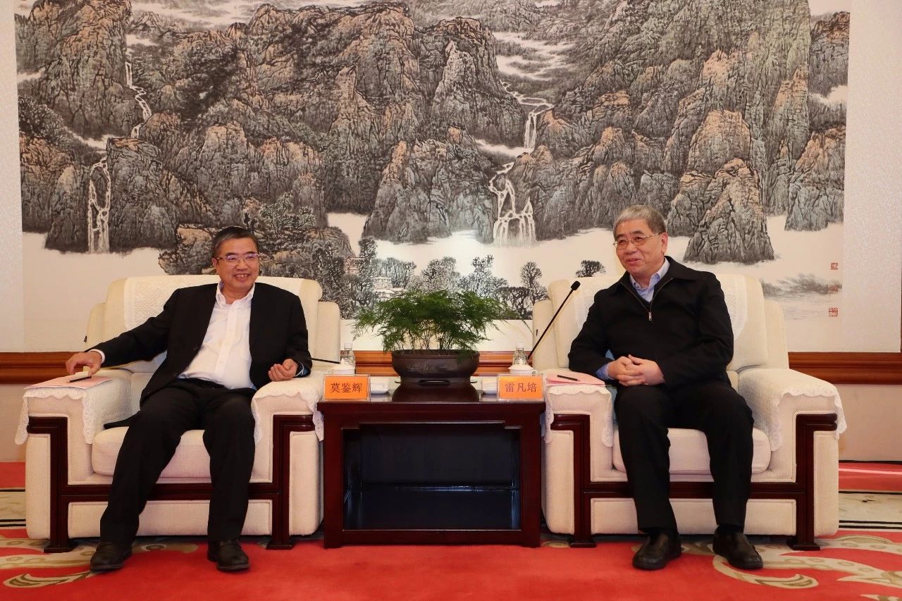 雷凡培會見中國船級社黨委副書記、總裁莫鑒輝一行